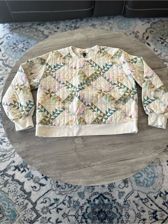 Universal Thread Sweaters - Universal Thread Quilted Crewneck Sweatshirt - Cream, Pink & Green